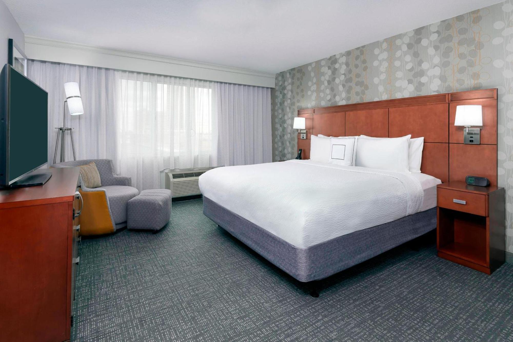 Courtyard Fort Wayne Downtown At Grand Wayne Convention Center Buitenkant foto