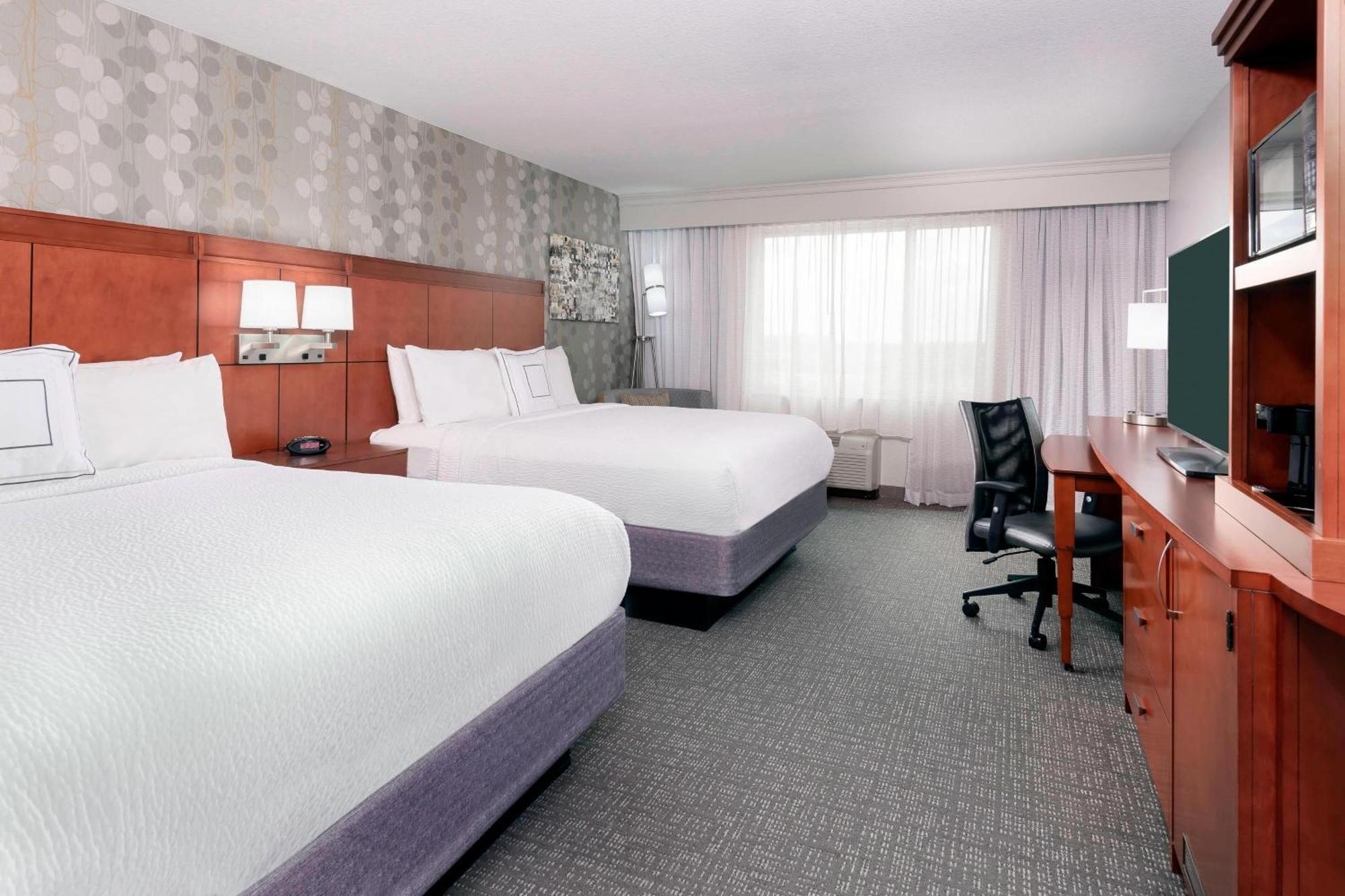 Courtyard Fort Wayne Downtown At Grand Wayne Convention Center Buitenkant foto