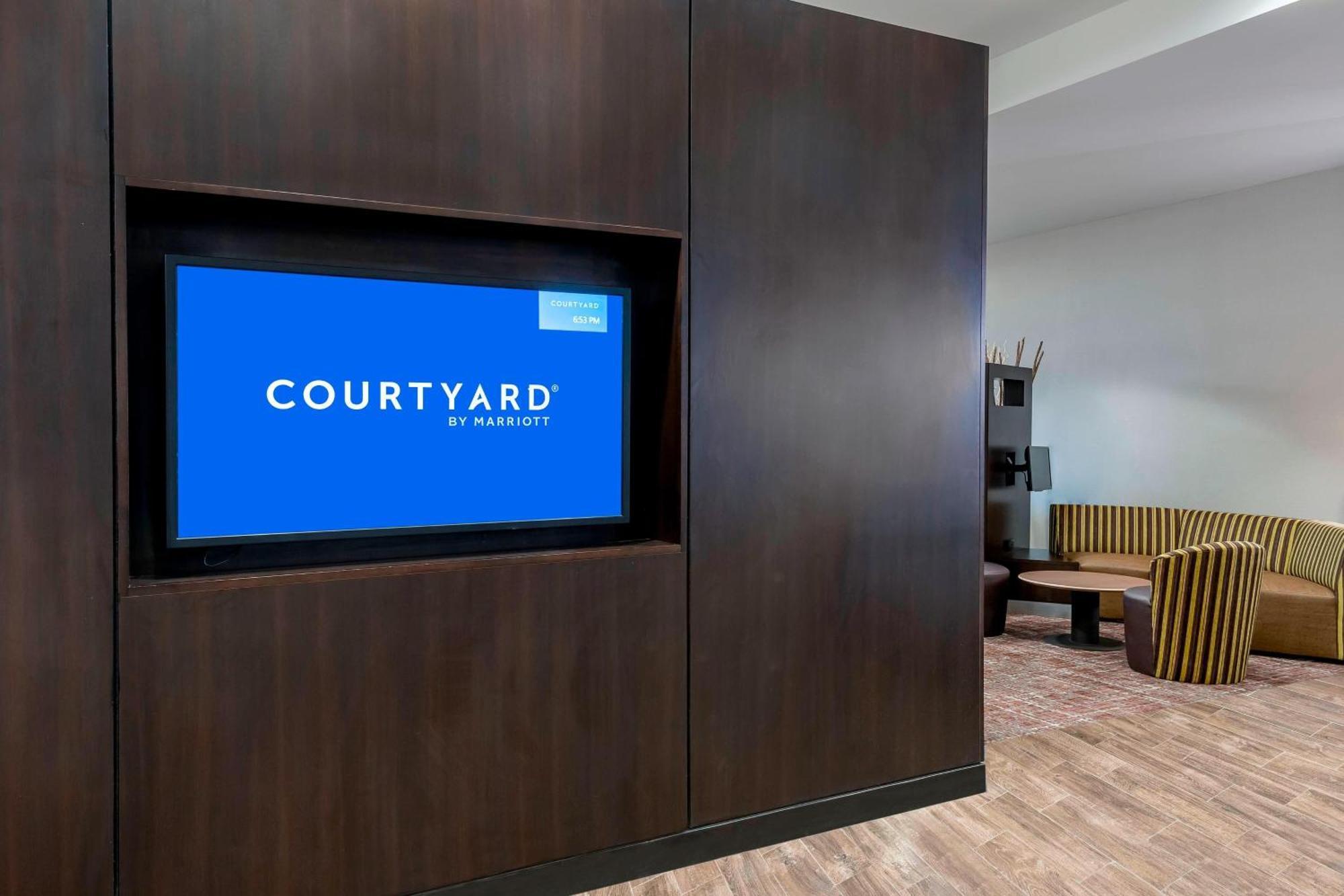 Courtyard Fort Wayne Downtown At Grand Wayne Convention Center Buitenkant foto