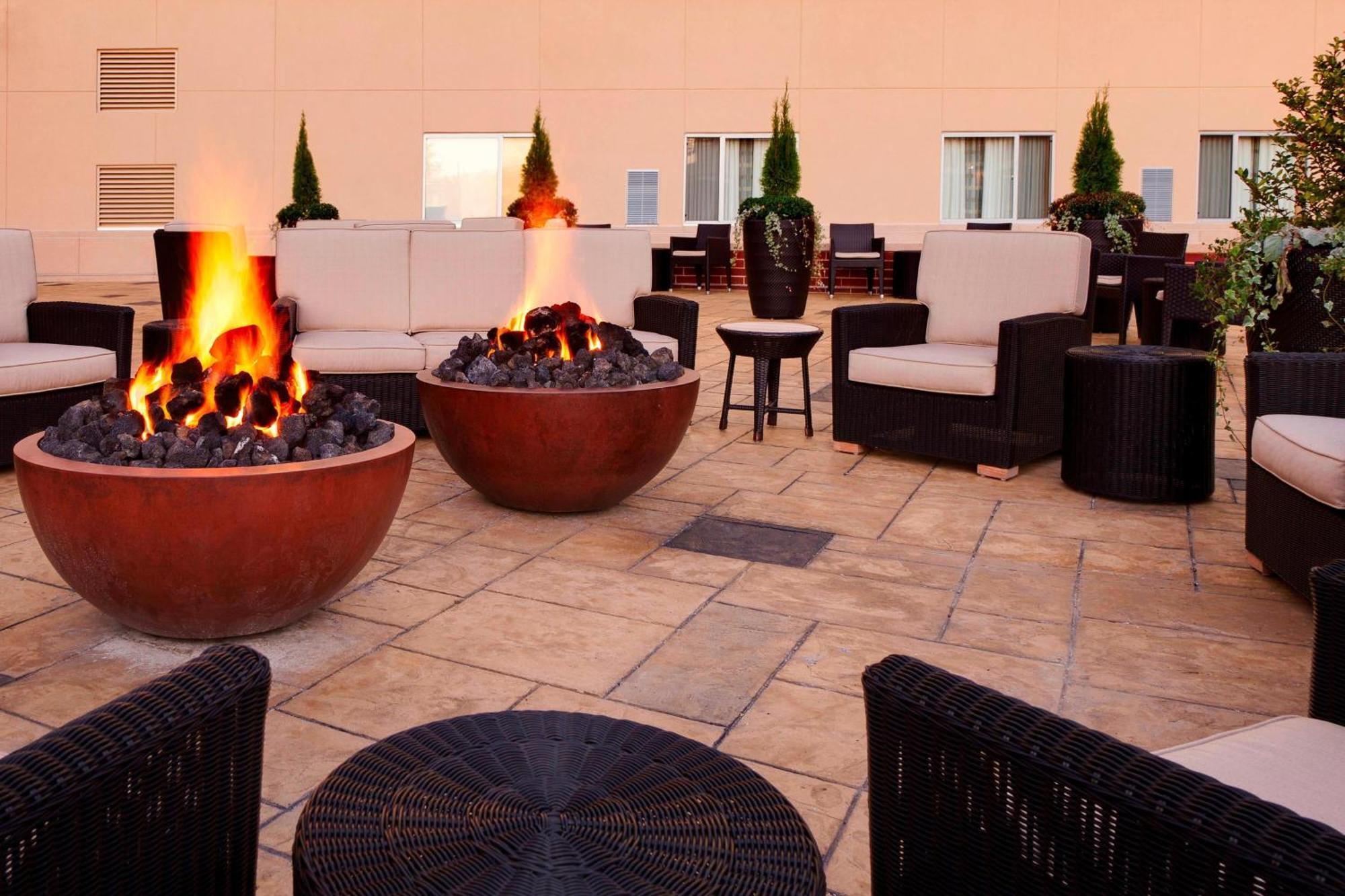 Courtyard Fort Wayne Downtown At Grand Wayne Convention Center Buitenkant foto