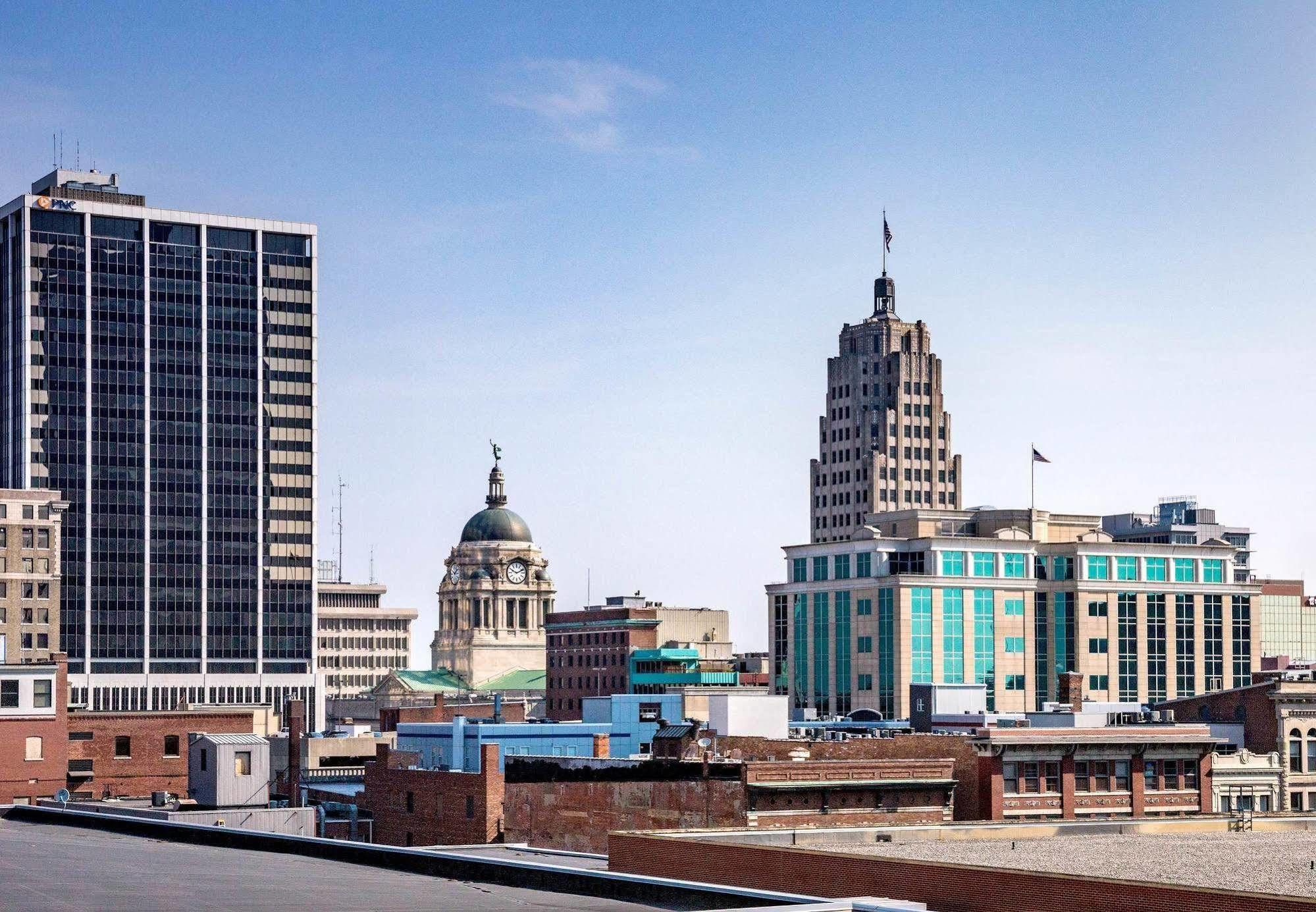 Courtyard Fort Wayne Downtown At Grand Wayne Convention Center Buitenkant foto