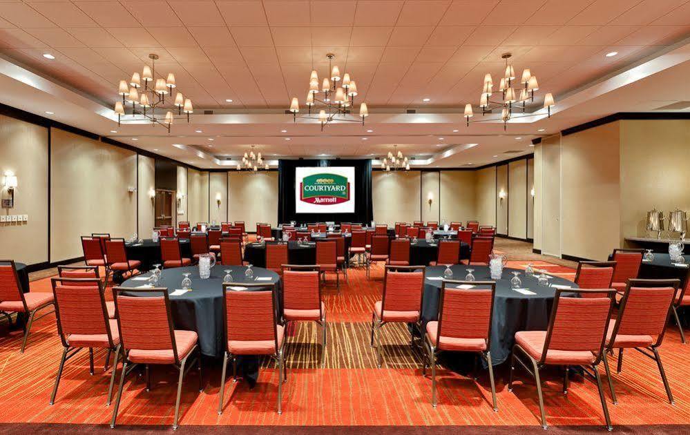 Courtyard Fort Wayne Downtown At Grand Wayne Convention Center Buitenkant foto